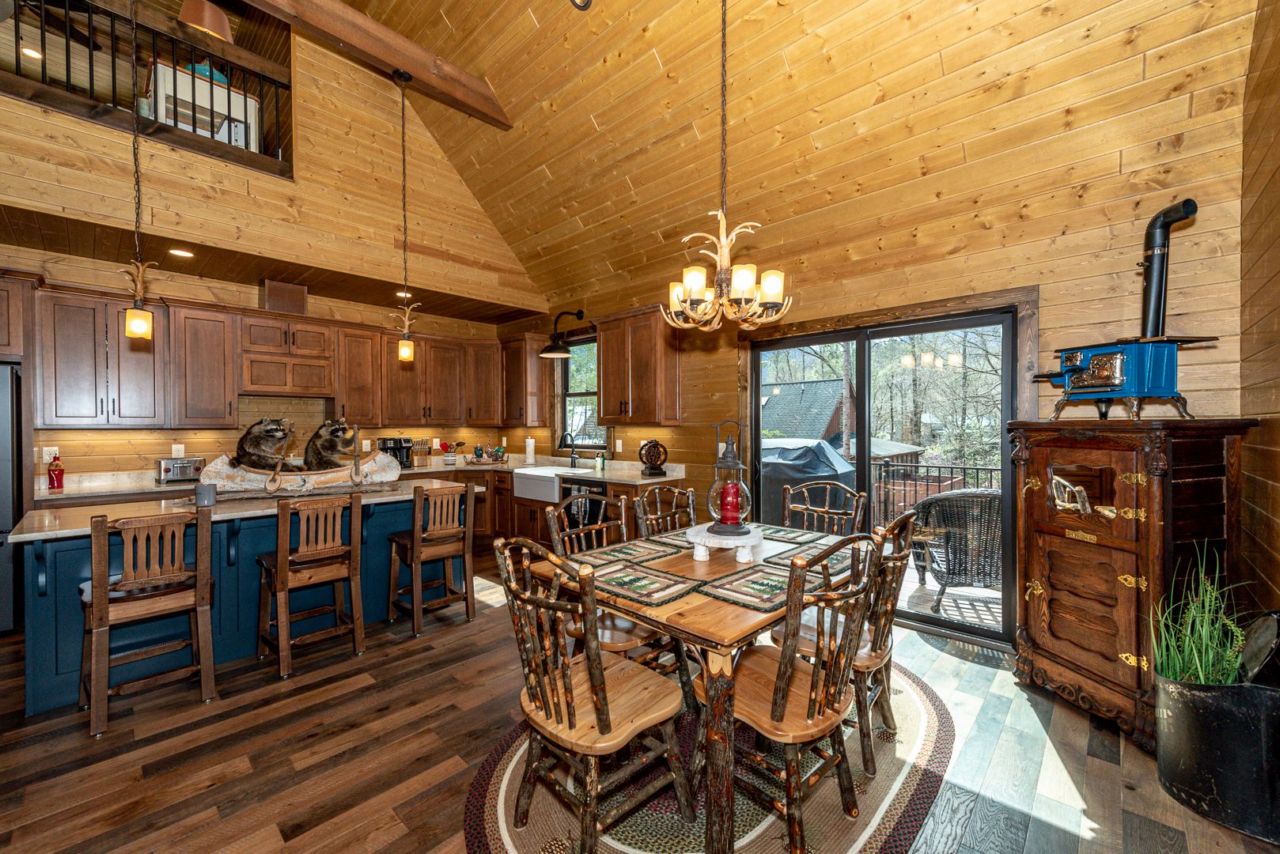 Bourbon Bear Cabin Holiday Vacation Rental Townsend TN